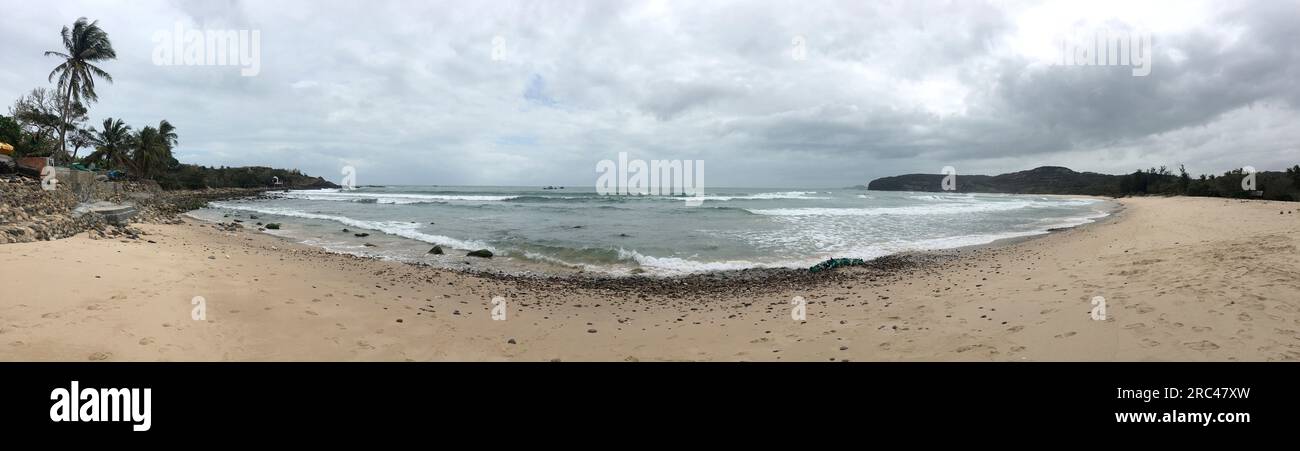 Bờ biển tuyệt đẹp ở  Phú Yên, Việt Nam. Beautiful beach landscape in Phu Yen Vietnam Stock Photo