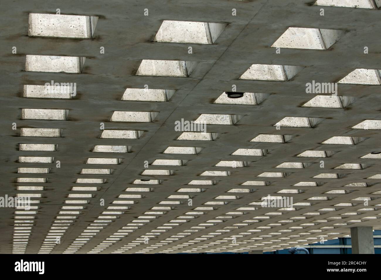 Ceiling lighting setup in a modern museum Stock Photo Alamy