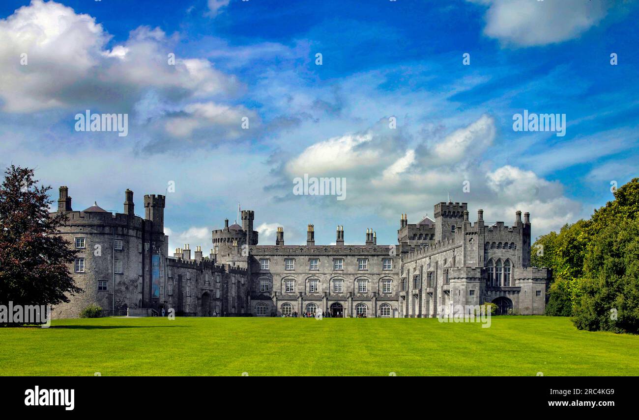County kilkenny castle river nore hi-res stock photography and images ...