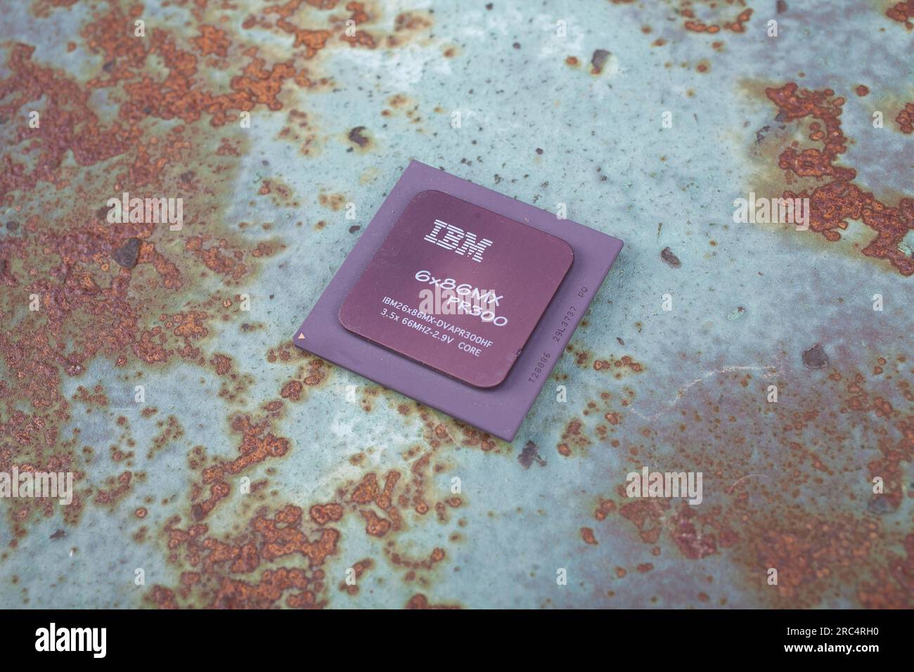 KYIV, UKRAINE - April 22, 2020. IBM 686MX PR300 processor on rusty metal background. Stock Photo