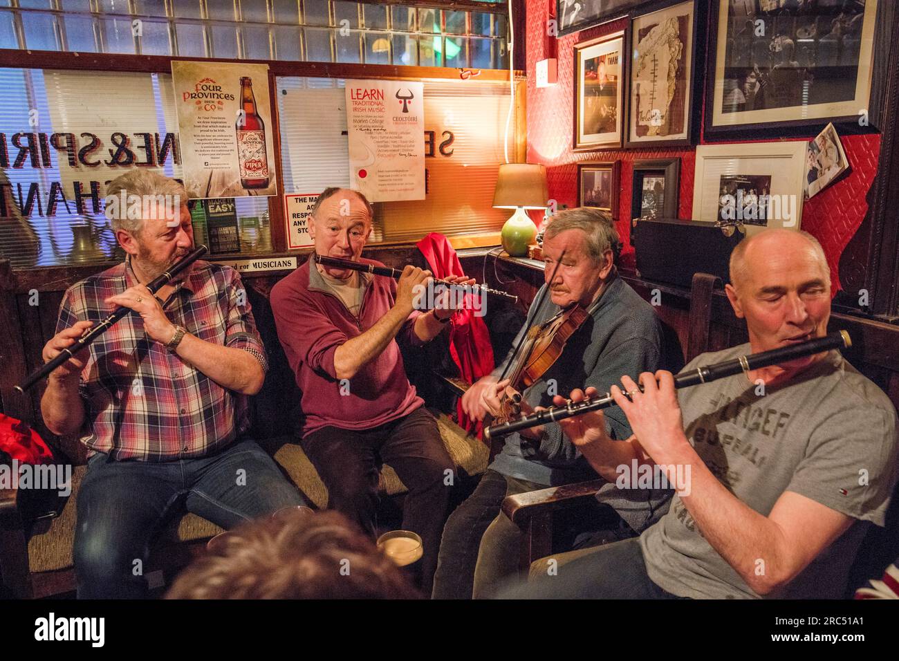 Dublin, The Cobblestone Pub, during an Irish traditional music jam sessions Stock Photo