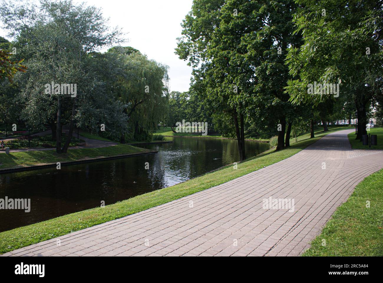 Empty footpath canal trees hi-res stock photography and images - Alamy