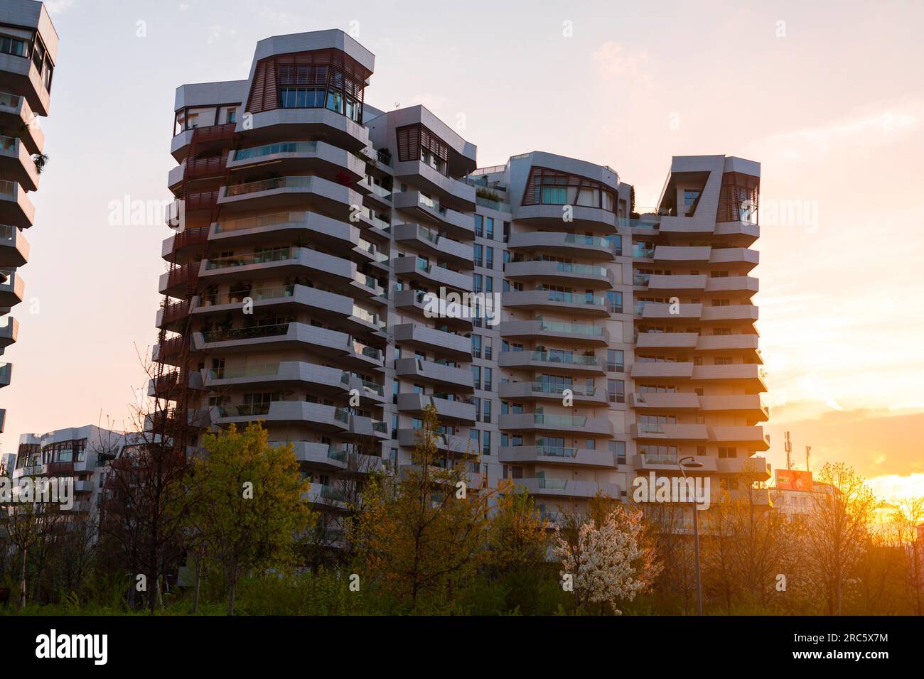 Top 15 Luxury Apartment Amenities for High-End Buildings - Luxury Apartment Buildings With Restaurants