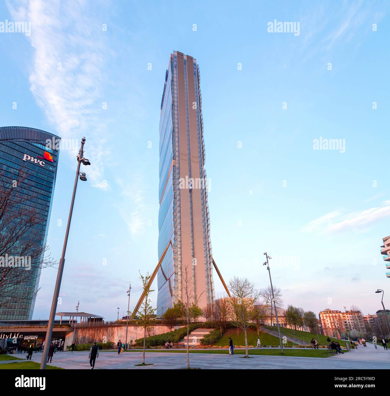 Luxury Apartment Buildings With Restaurants photo