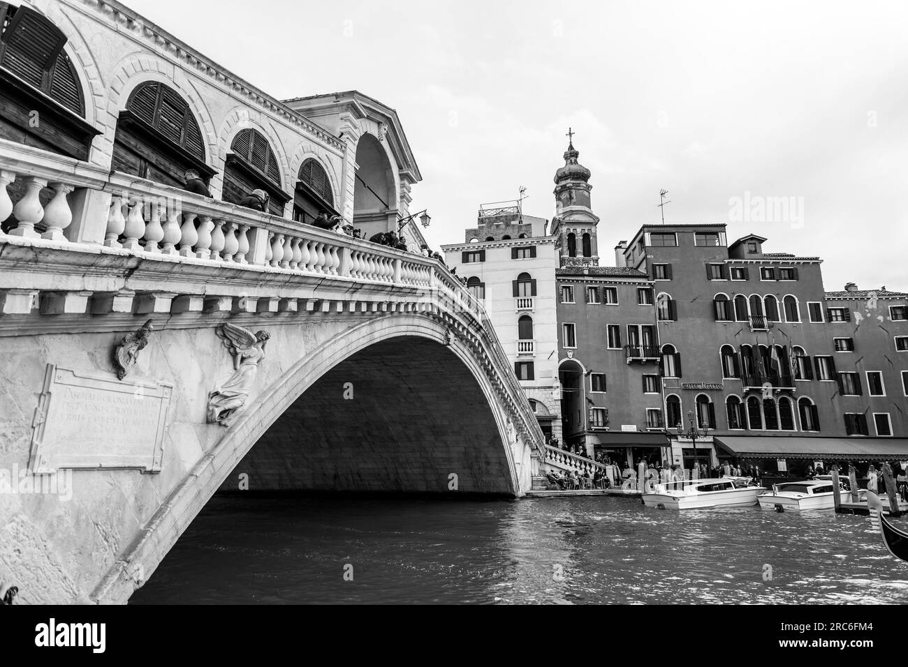 Rialto bridge gondola Black and White Stock Photos & Images Alamy