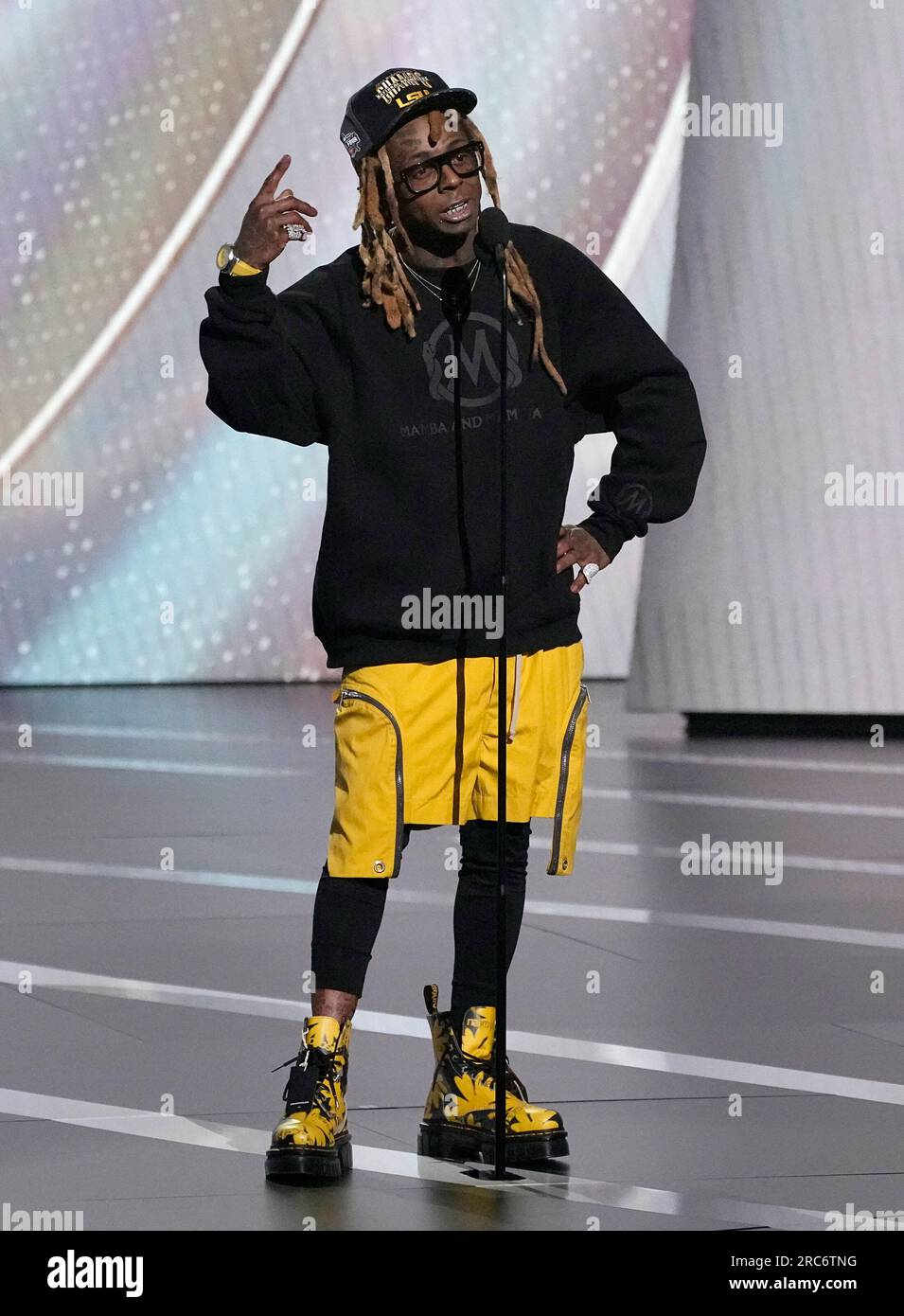 Lil Wayne introduces presenter and former professional WNBA basketball