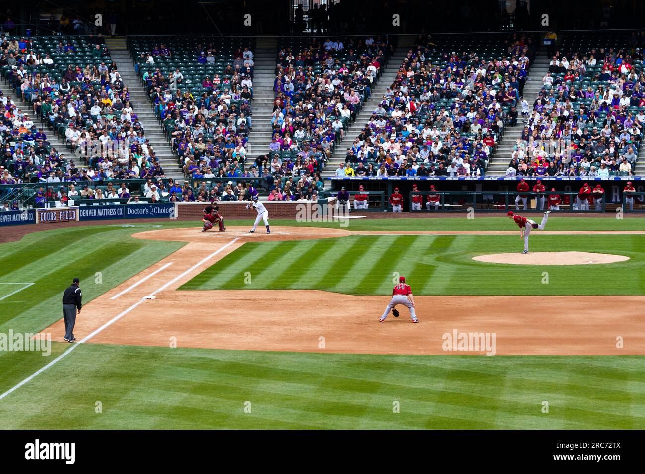 Arizona diamondbacks spectators hi-res stock photography and images - Alamy