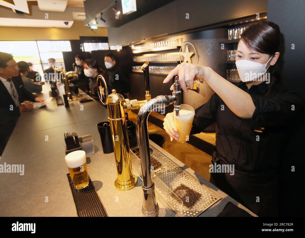 Sapporo Brewery Co. unveil a limitedtimeonly bar, " Sapporo Black