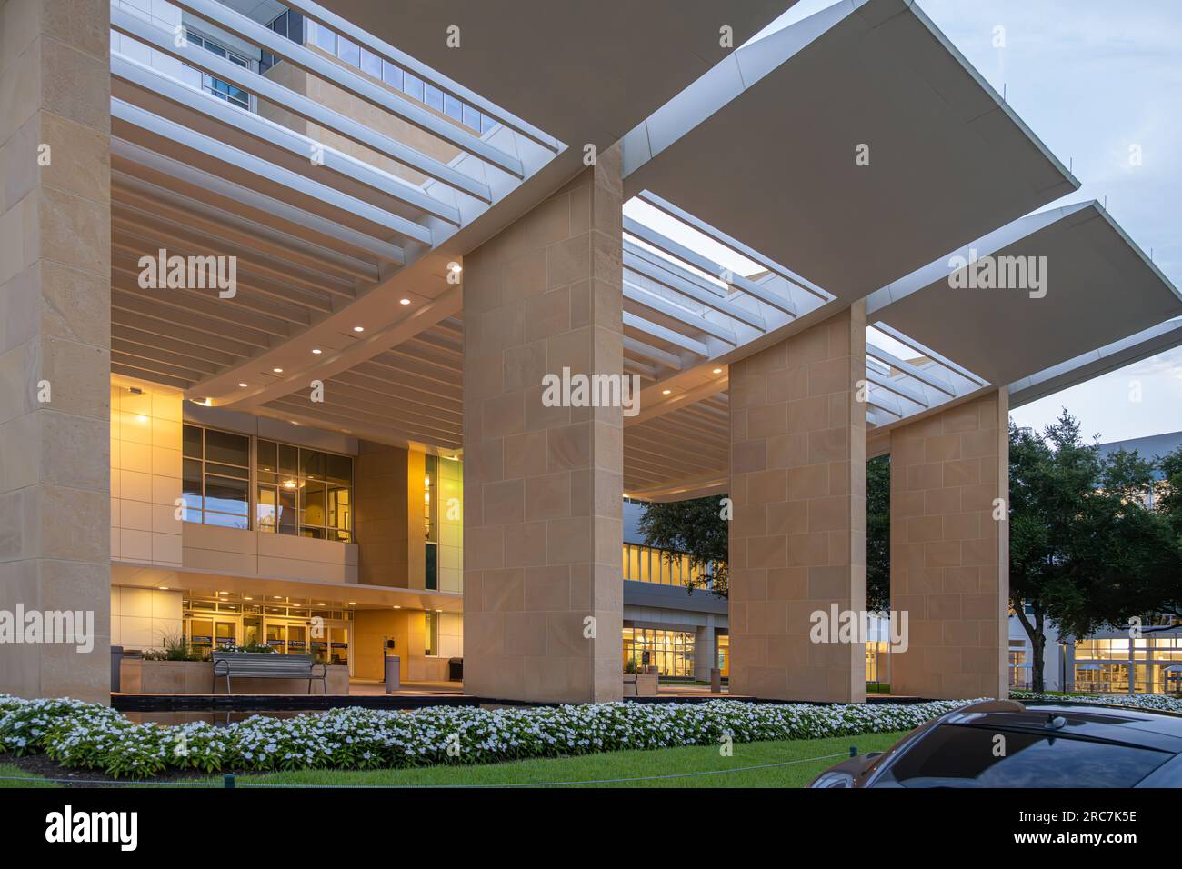 Entrance to Mayo Clinic in Jacksonville, Florida, at sunset. (USA) Stock Photo