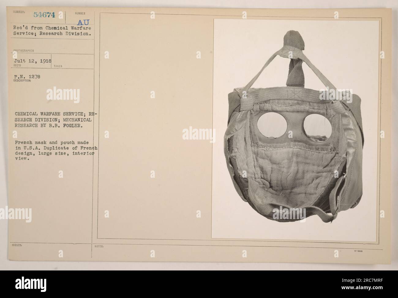 In this photograph taken on July 12, 1918, it depicts a French mask and pouch, made in the USA, utilized by the Chemical Warfare Service's Research Division for mechanical research by B.B. Fogler. The mask is a duplicate of the French design, in a large size with an interior view. (Source: Photographs of American Military Activities during World War One) Stock Photo