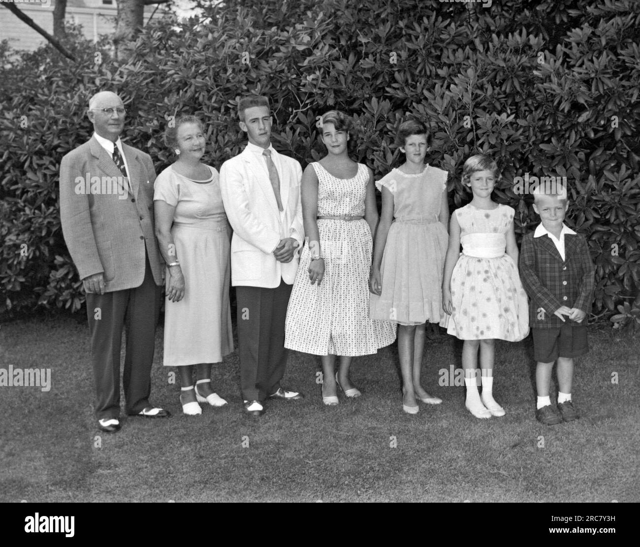 1950s family portrait father man hi-res stock photography and images ...