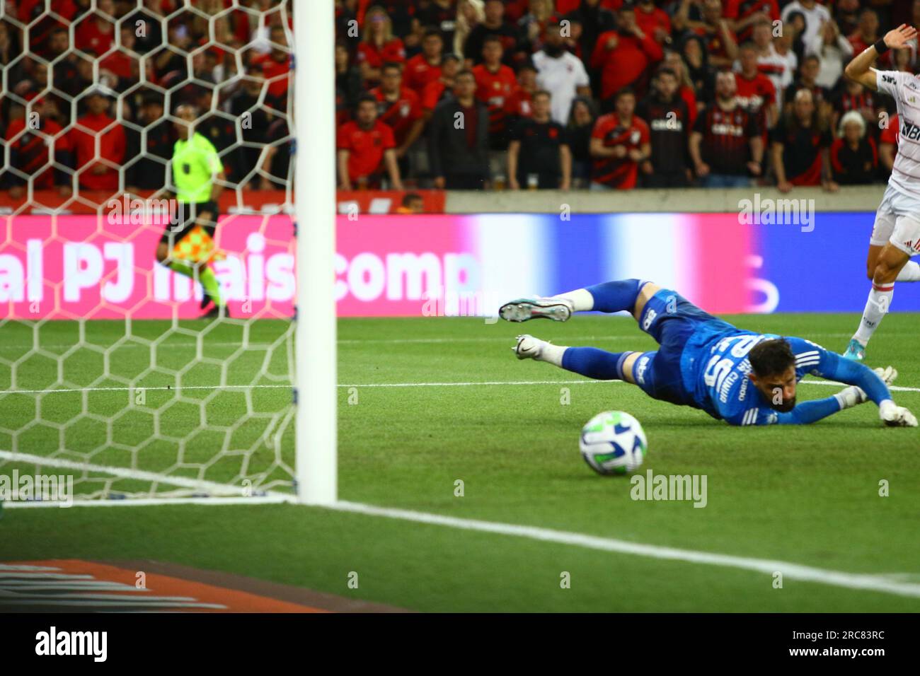 CURITIBA (PR) - 12/07/2023 - Copa do Brasil 2022 / Futebol - ATHLÉTICO (PR)  X FLAMENGO (RJ) Copa do Brasil 2023, quartas de final jogo 2 de 2, na noi  Stock Photo - Alamy