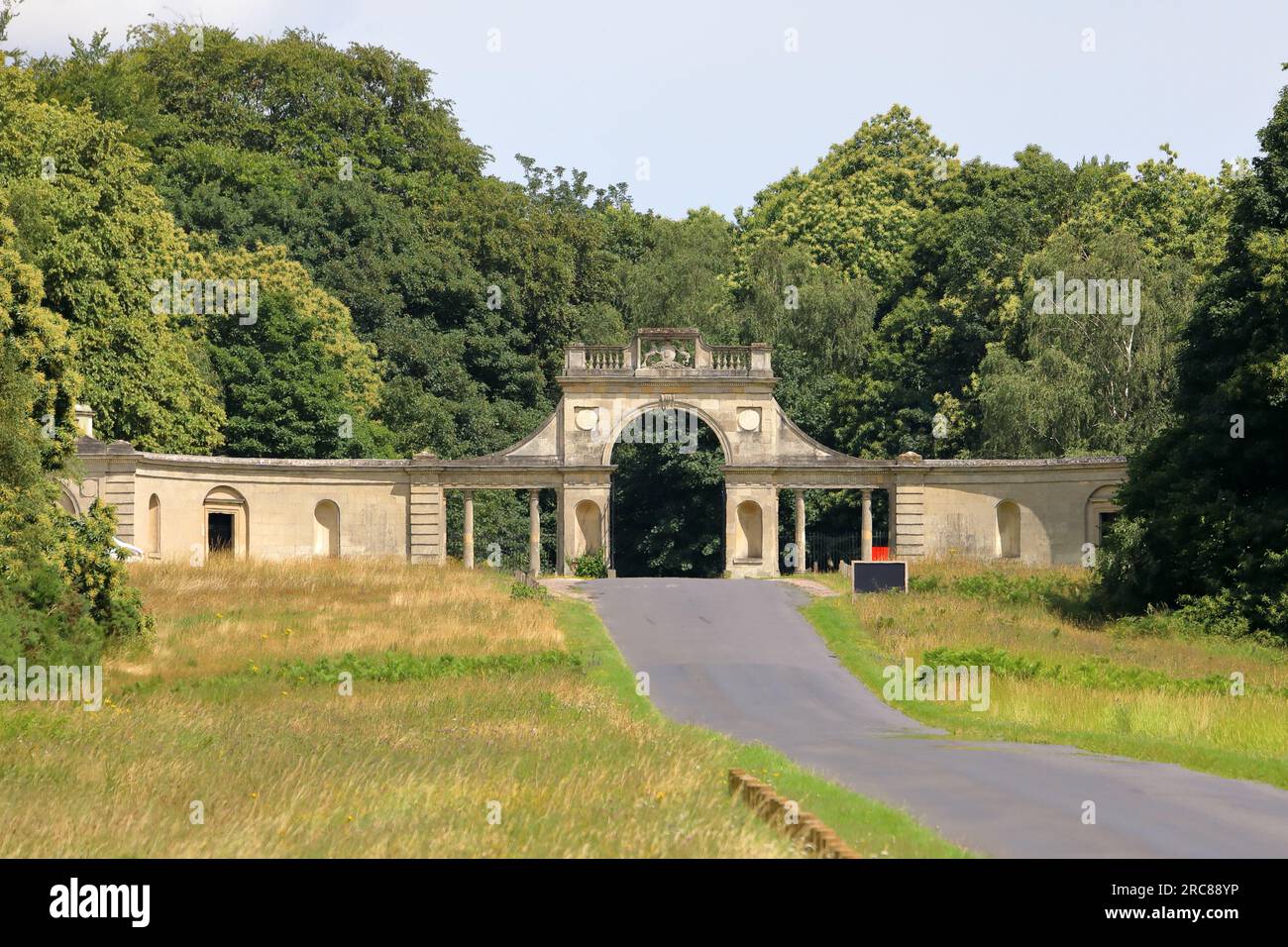 Leave arch hi-res stock photography and images - Alamy