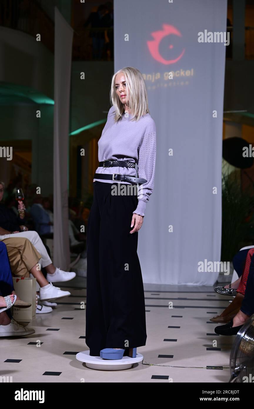 Models bei der Anja Gockel Fashion Show &amp;#39;Air&amp;#39; auf der Berlin Fashion ...