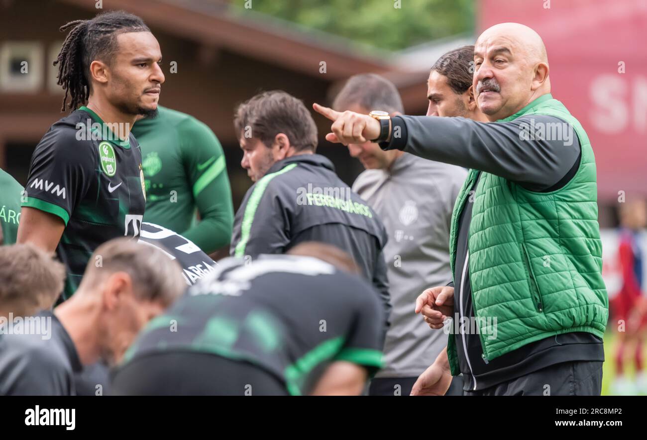 Bramberg am Wildkogel, Austria – July 3, 2023. Ferencvaros coach Stanislav Cherchesov explaining tactics at half time break during international club Stock Photo