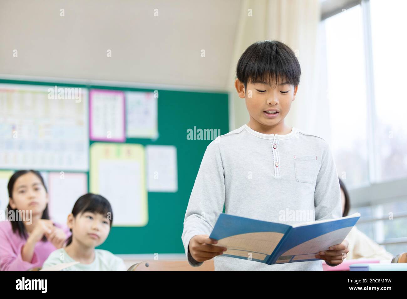 HOW TO PRESENT A PRESENTATION IN CLASSROOM visual data 3