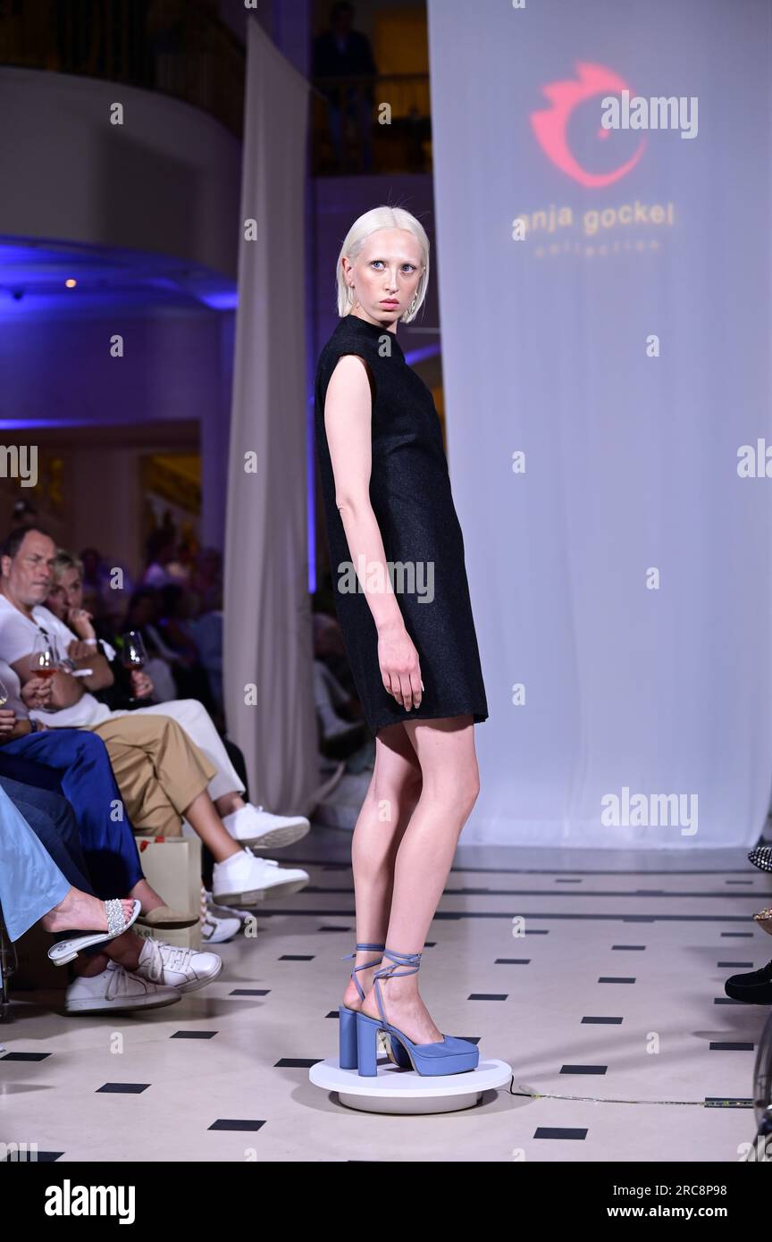 Models bei der Anja Gockel Fashion Show &amp;#39;Air&amp;#39; auf der Berlin Fashion ...