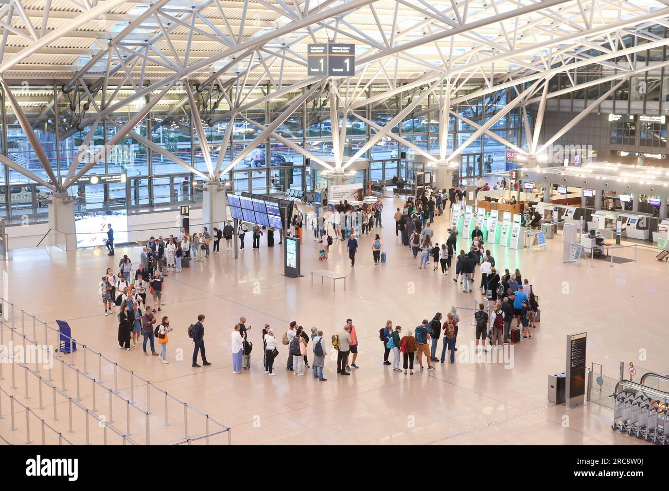 Airport security queue snake hi-res stock photography and images - Alamy