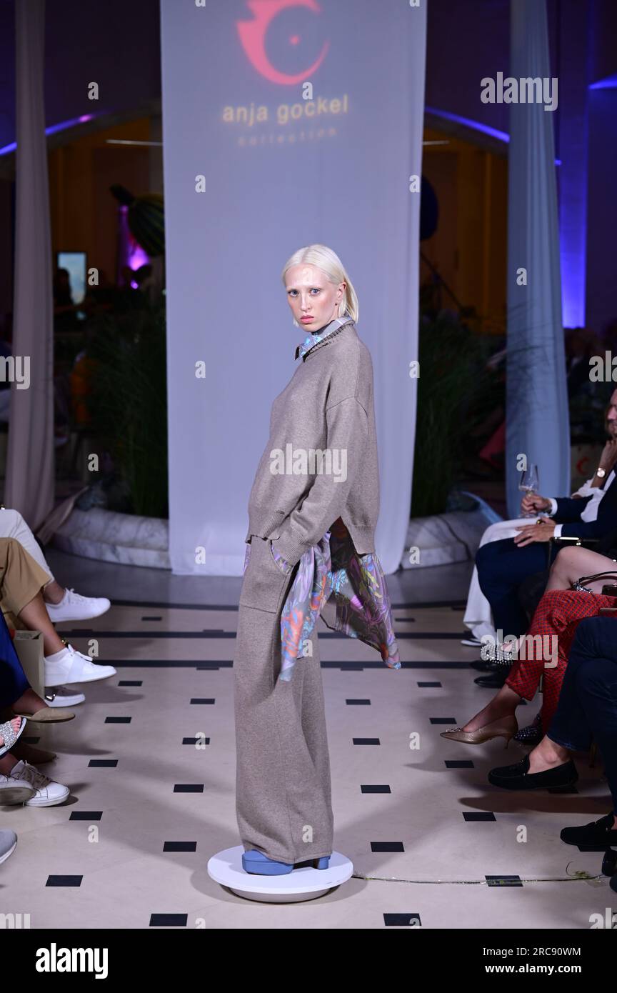 Models bei der Anja Gockel Fashion Show &amp;#39;Air&amp;#39; auf der Berlin Fashion ...