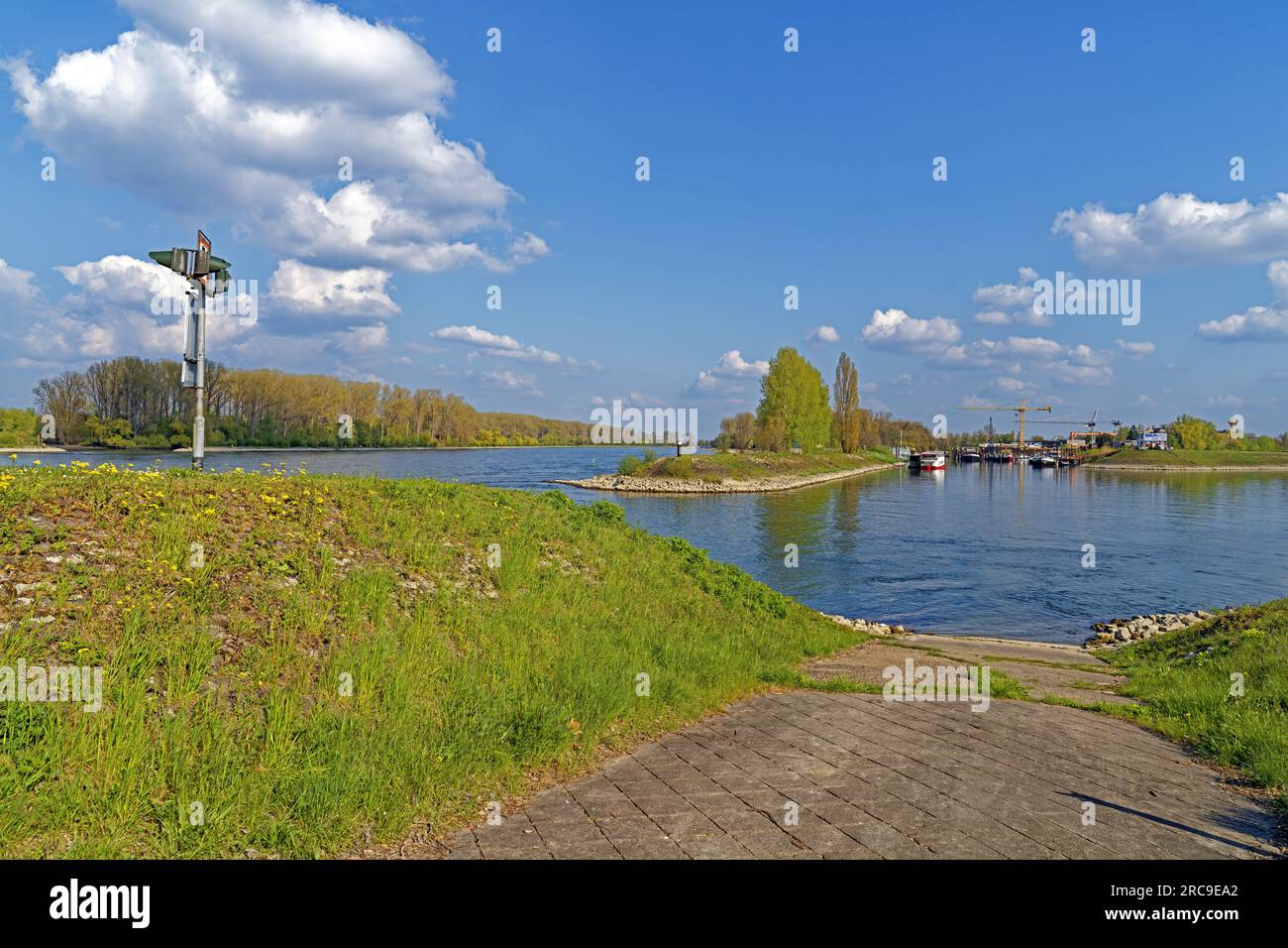Am neuen rheinhafen hires stock photography and images Alamy