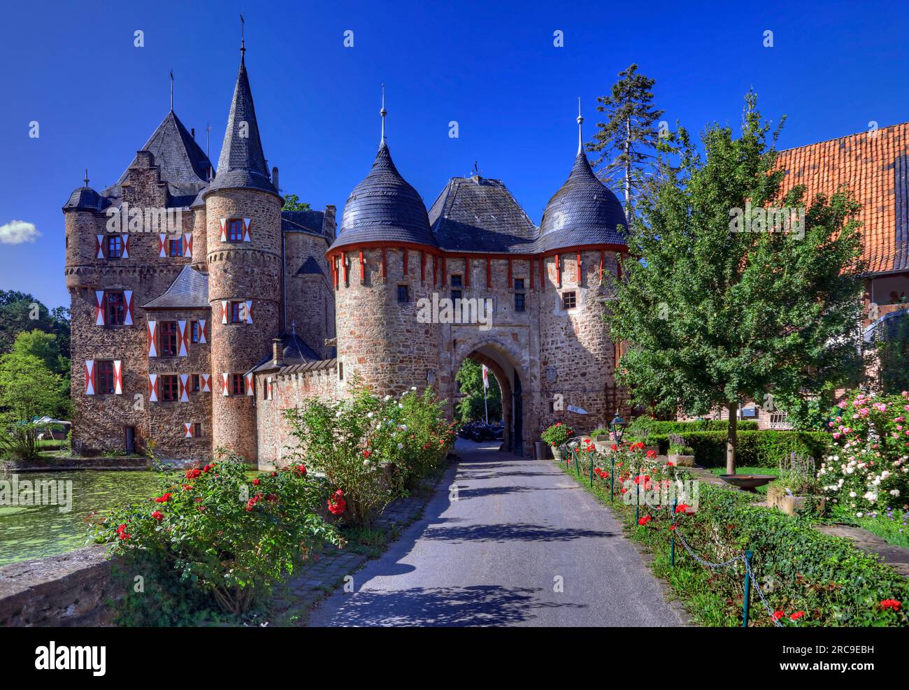Burg Satzvey in der Eifel in Nordrhein-Westfalen, Wasserschloss, Satzvey, Bonn, Deutschland, Europa. Stock Photo