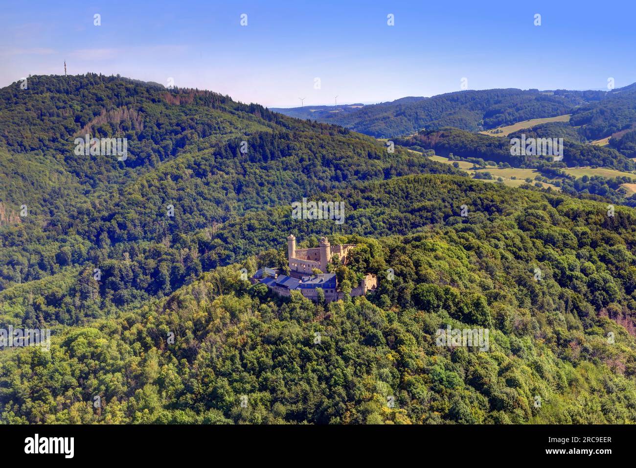 Luftaufnahme des Auerbacher Schlosses in Bensheim, Auerbach, UNESCO-Global-Geopark Bergstraße-Odenwald, Hessen, Bergstraße, Odenwald, Süddeutschland, Stock Photo