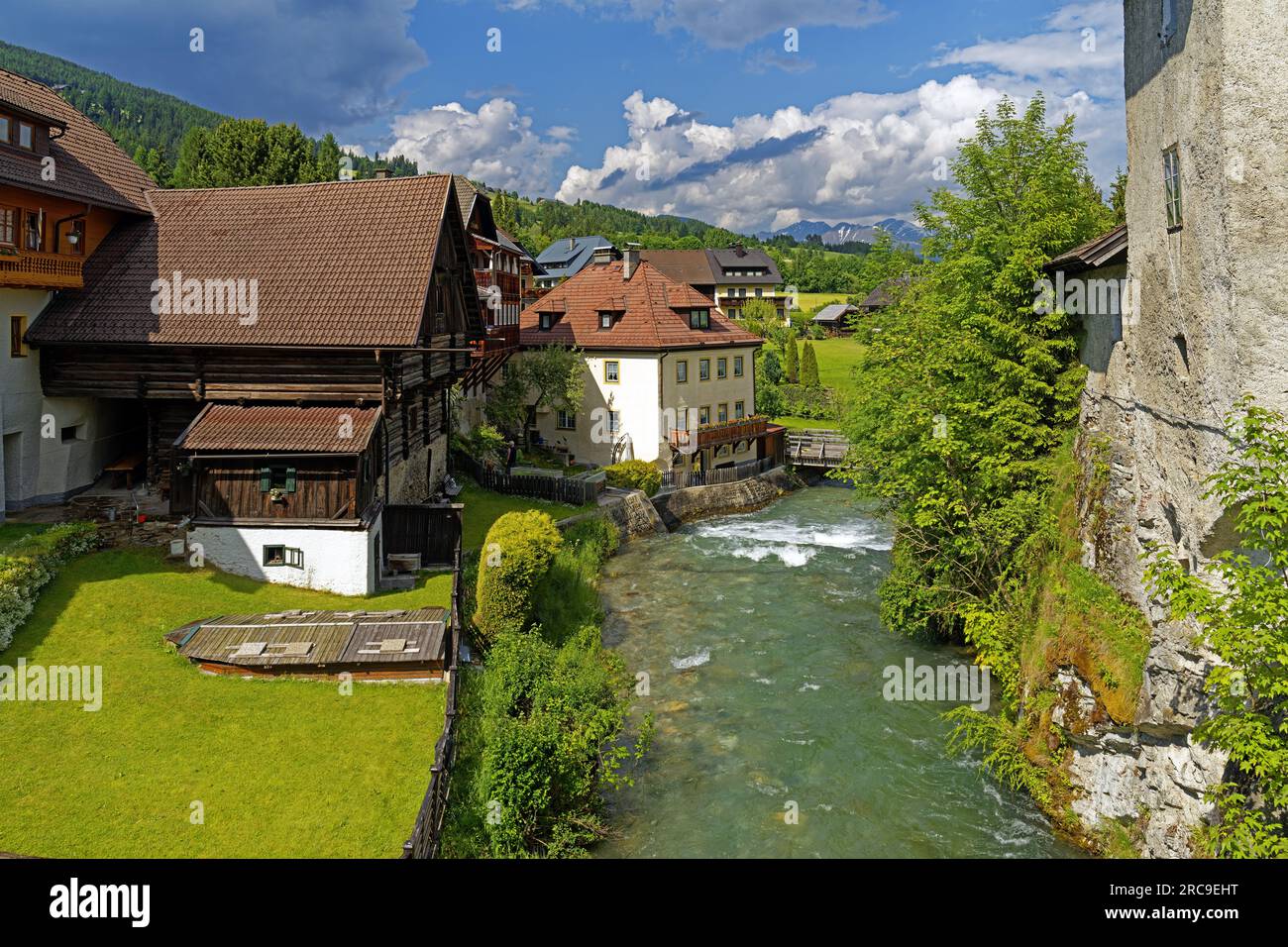 Häuser,historisch, Fluß, Taurach Stock Photo