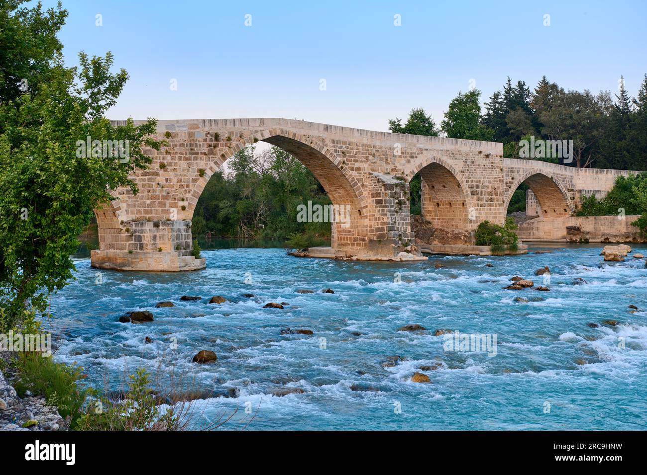 Eurymedonbruecke oder Köprü-Brücke nahe Aspendos, Antalya, Tuerkei    |The 800 year old Eurymedon bridge built by the Seljuk turks near Aspendos, Anta Stock Photo