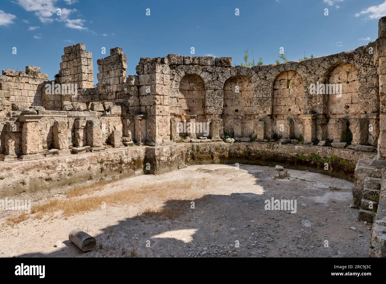 roemische suedliche Therme, Ruinen der roemischen Stadt Perge, Antalya, Türkei    |Roman South Bath, ruins of the Roman city of Perge, Antalya, Turkey Stock Photo