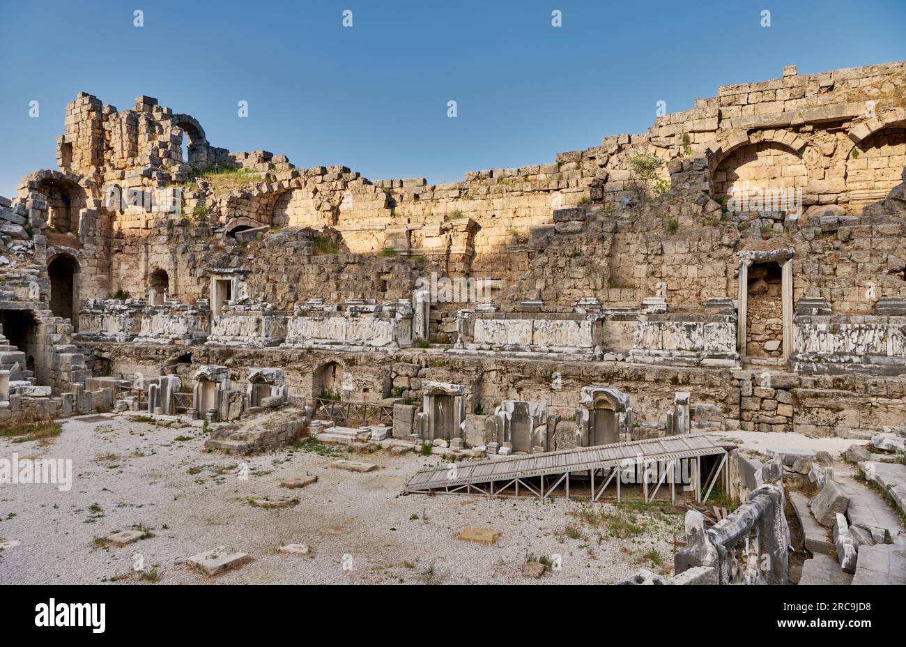 Theater von Perge, Ruinen der roemischen Stadt Perge, Antalya, Türkei    |theatre of Perge, ruins of the Roman city of Perge, Antalya, Turkey| Stock Photo