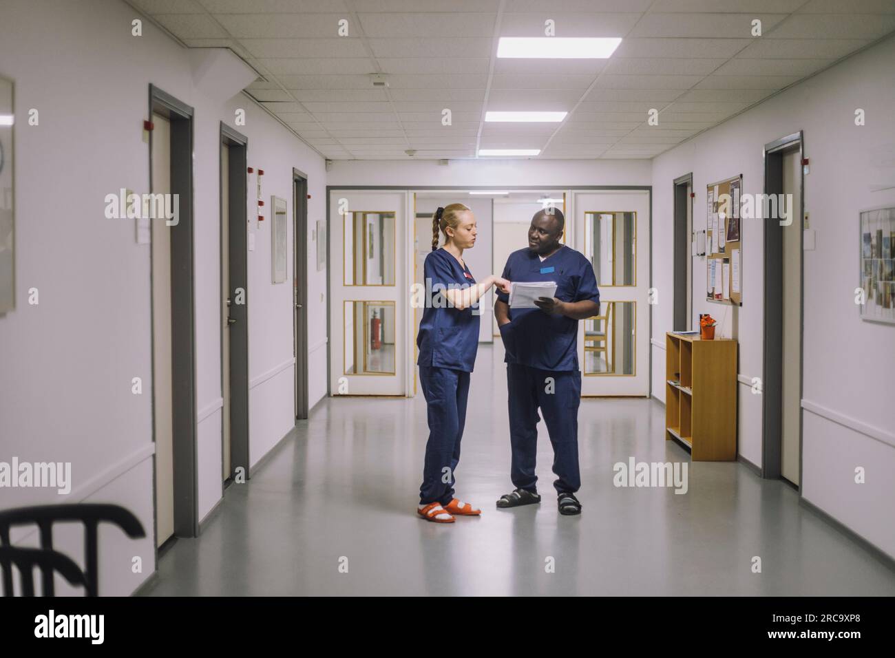 Speak to staff hi-res stock photography and images - Alamy