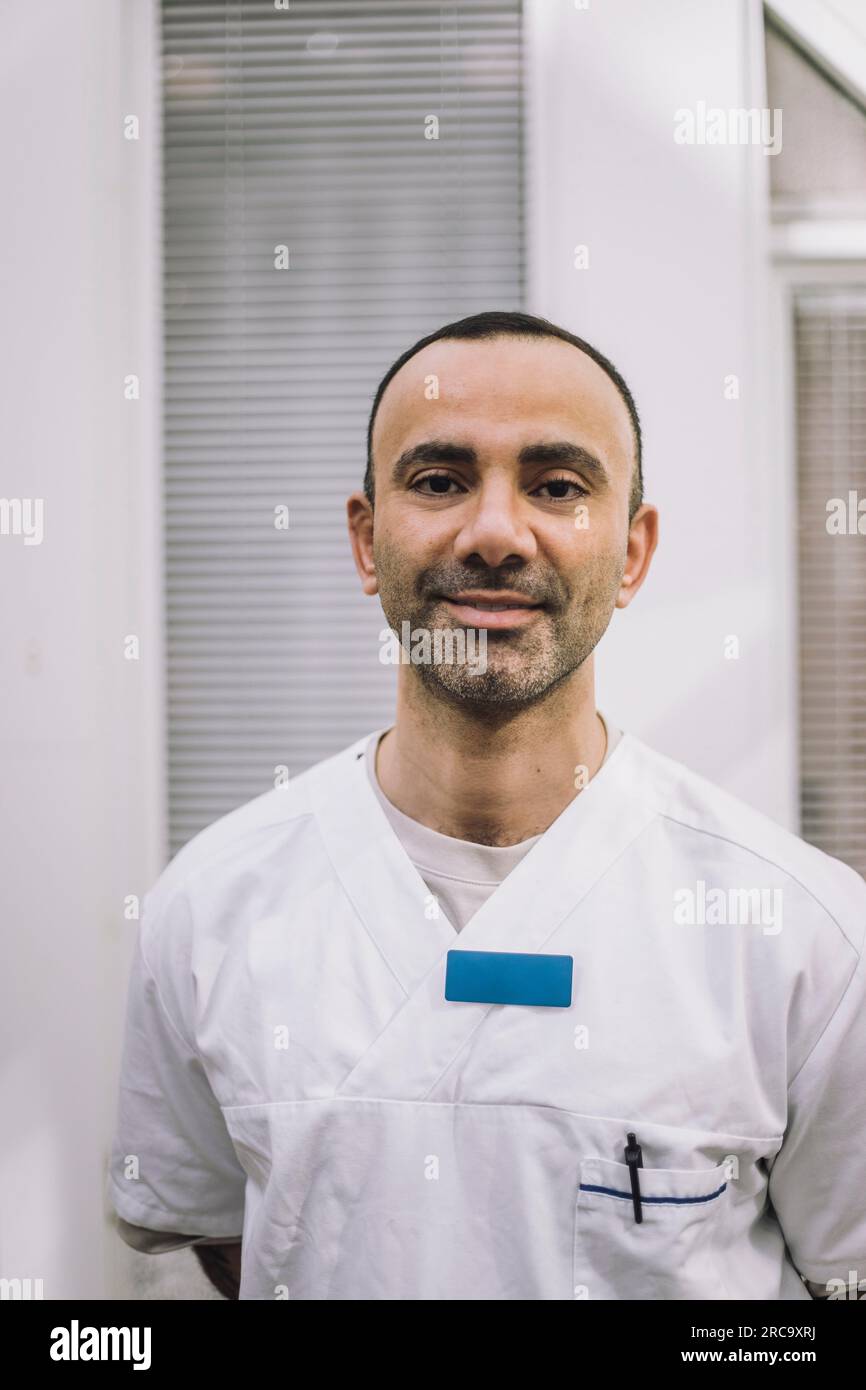 Portrait middle eastern male doctor hi-res stock photography and images ...