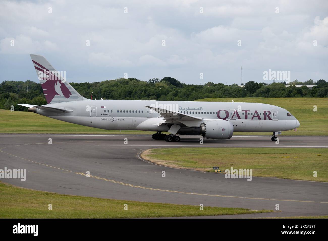 Qatar Airways Boeing 787-8 Dreamliner ready for take off at Birmingham Airport, UK (A7-BCU) Stock Photo