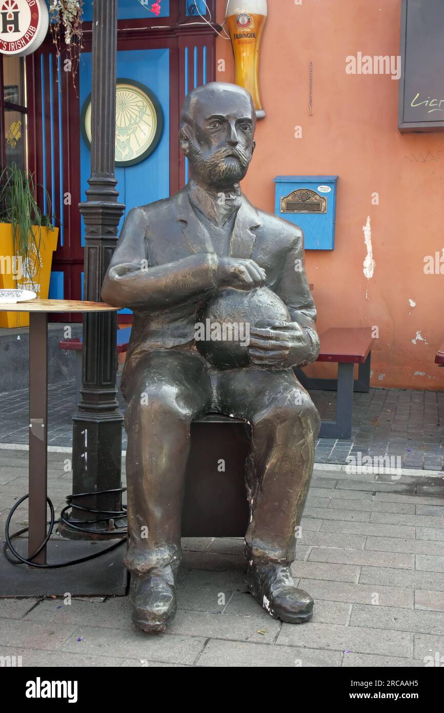 ZAGREB, CROATIA - JULY 3, 2023: Coffee with Andrija Mohorovicic, sculpture of Andrija Mohorovicic, Croatian geophysicist, known for the Mohorovicic di Stock Photo