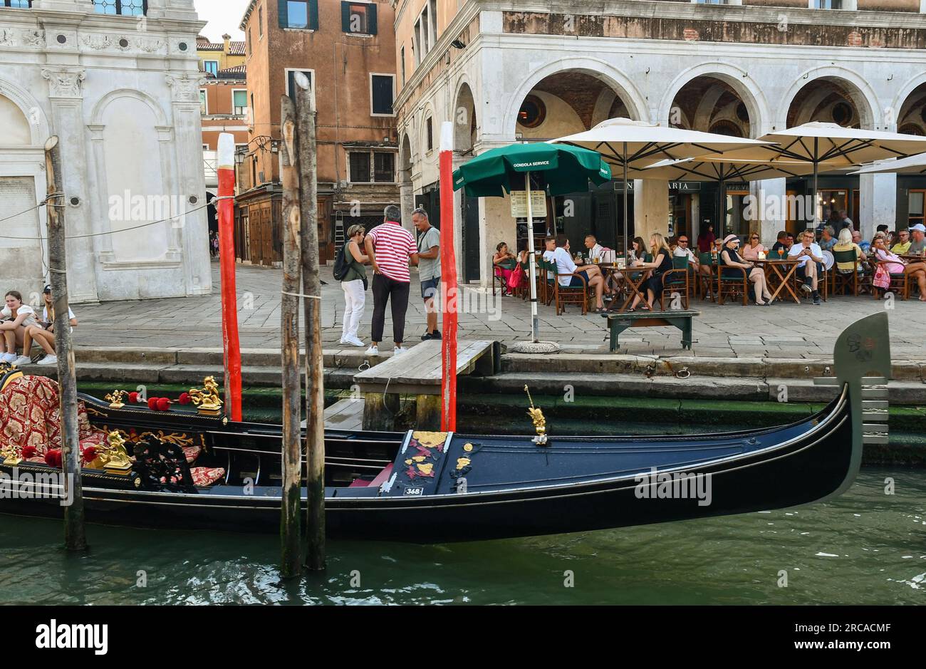 Gondola front hi-res stock photography and images - Alamy