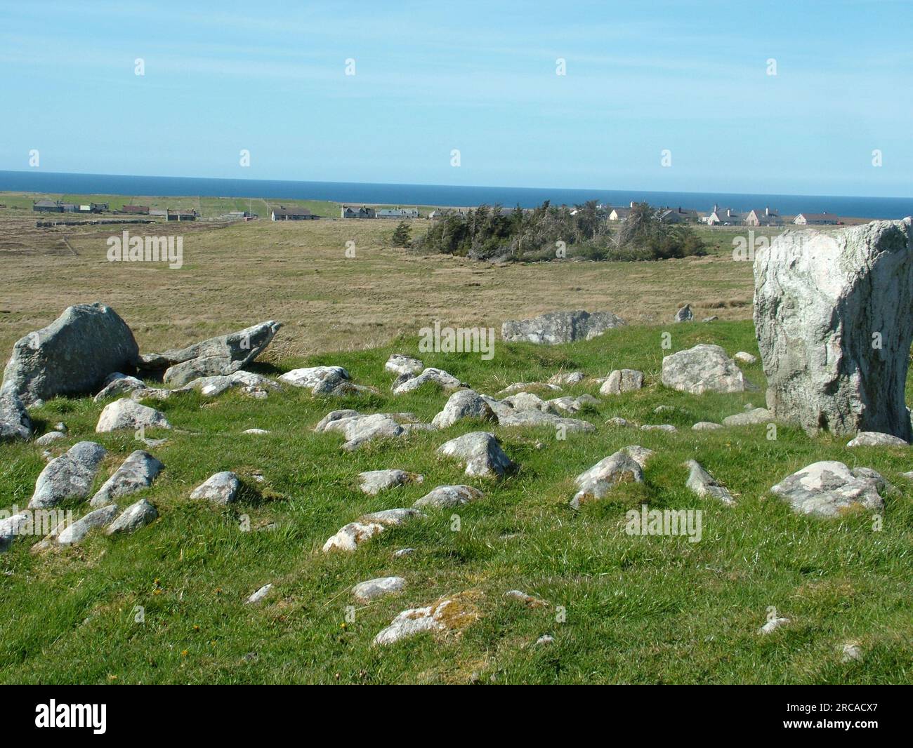 Steinacleit Settlement is a prehistoric archeological site originally thought to be a Neolithic stone circle and chambered cairn, but iit may actually Stock Photo