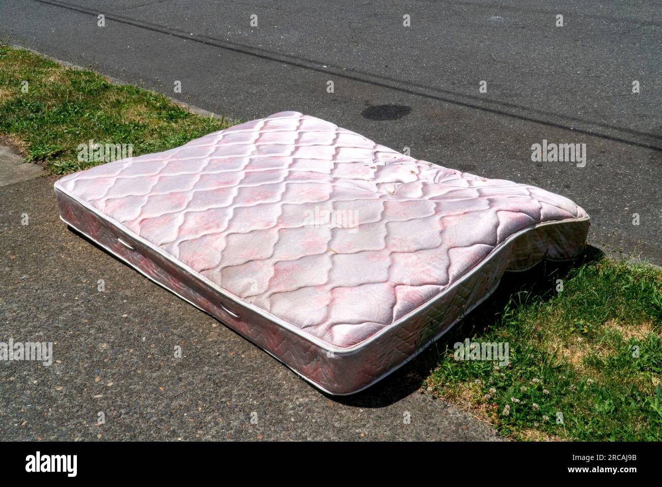 Mattress on the street hi res stock photography and images Alamy