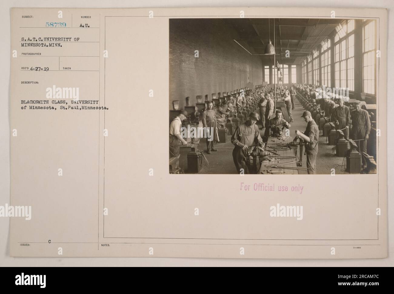soldiers-attending-a-blacksmith-class-at-the-university-of-minnesota