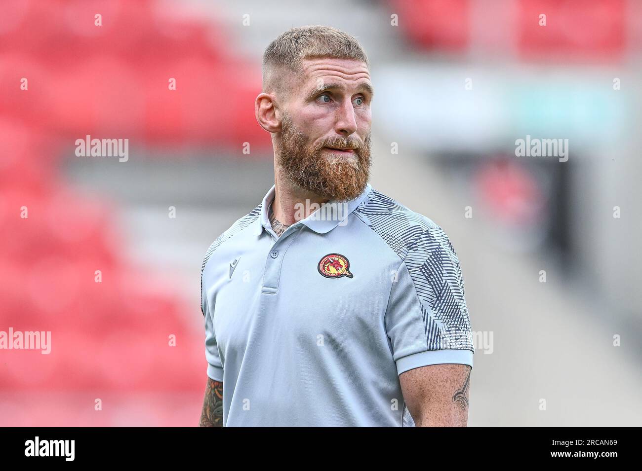 Sam Tomkins #29 of Catalans Dragons arrives ahead of the  Betfred Super League Round 19 match St Helens vs Catalans Dragons at Totally Wicked Stadium, St Helens, United Kingdom, 13th July 2023  (Photo by Craig Thomas/News Images) Stock Photo