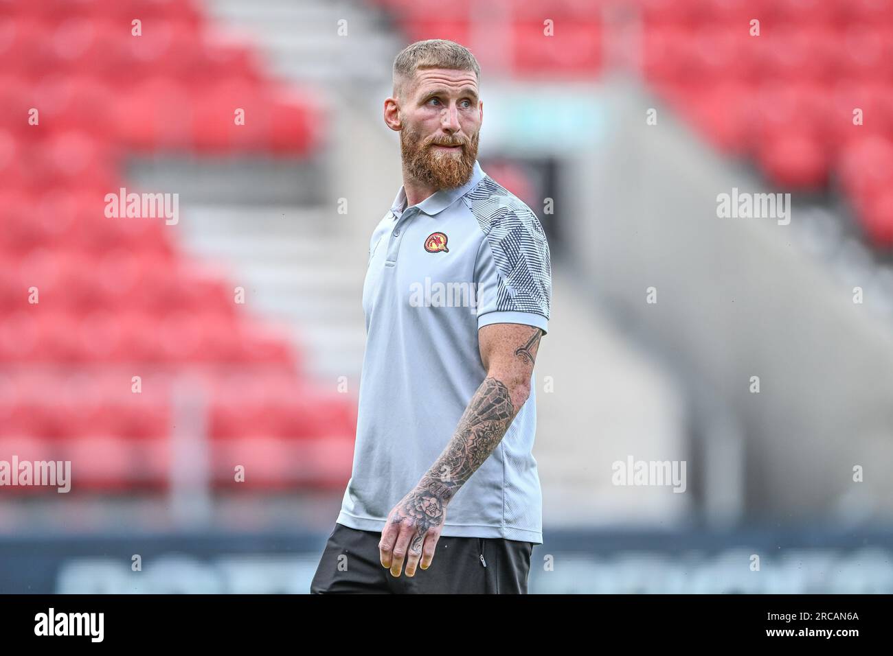 Sam Tomkins #29 of Catalans Dragons arrives ahead of the  Betfred Super League Round 19 match St Helens vs Catalans Dragons at Totally Wicked Stadium, St Helens, United Kingdom, 13th July 2023  (Photo by Craig Thomas/News Images) Stock Photo
