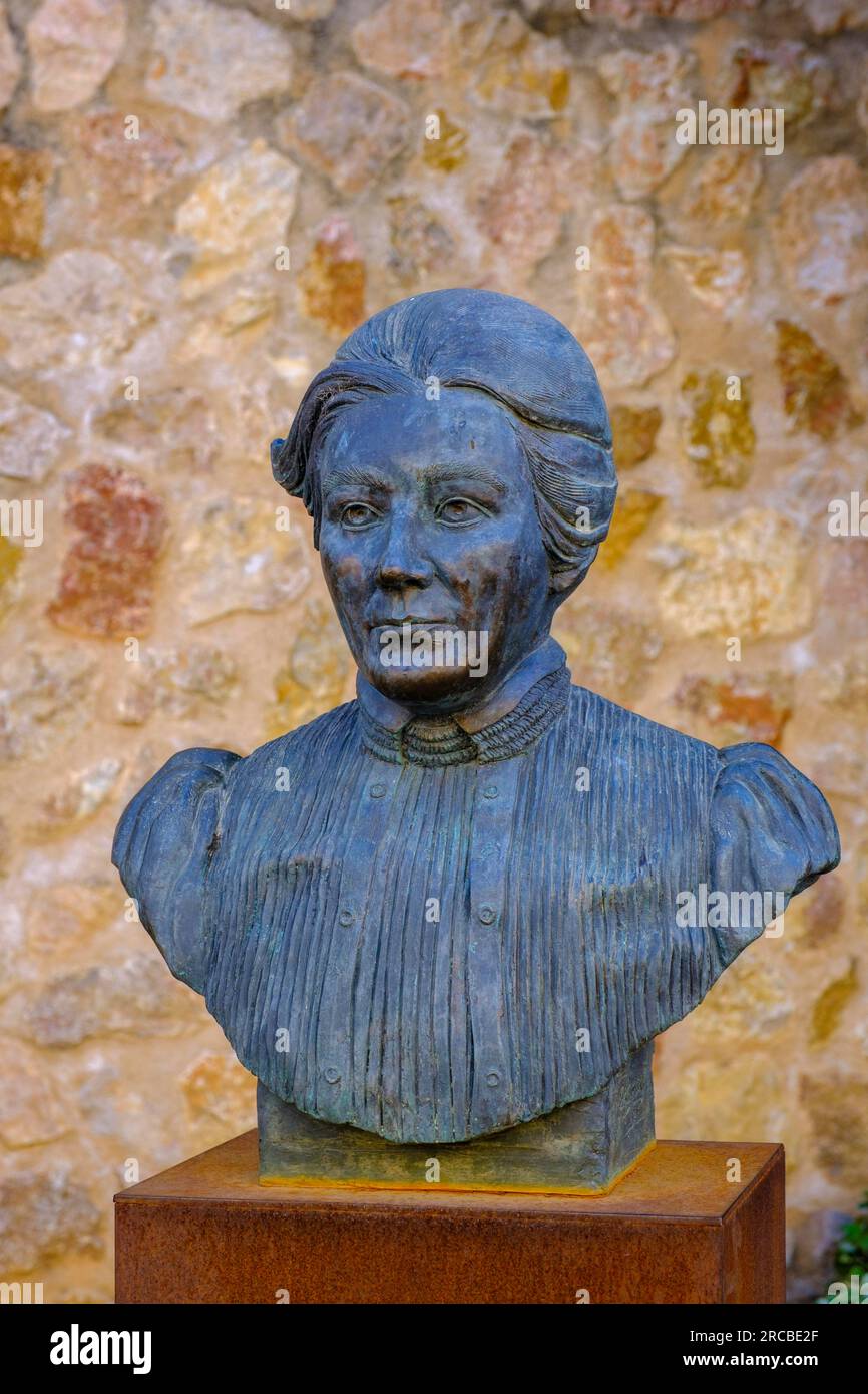 Bust of the reform pedagogue and savings bank director Clara Hammerl (1858-1931) by Georgina Gamundi in Pollenca, Pollenca, Majorca, Balearic Stock Photo