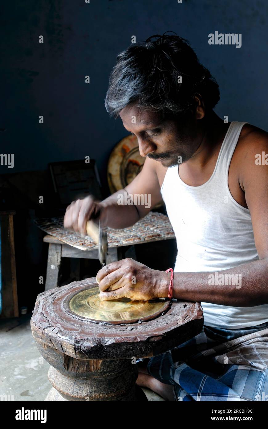 An artisan making Thanjavur Art Plate at Thanjavur Tanjore, Tamil Nadu ...