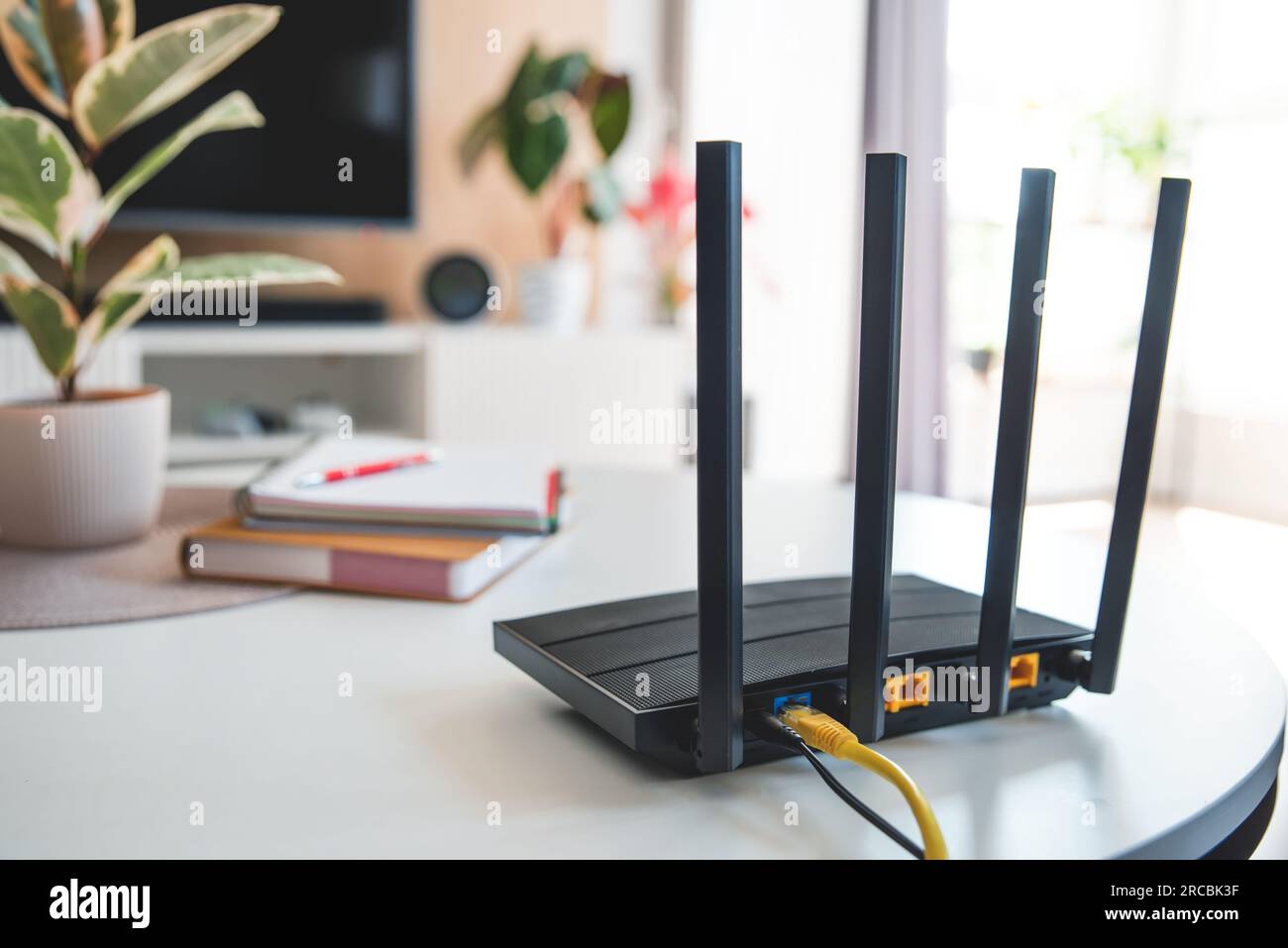 Wifi antenna hi-res stock photography and images - Alamy