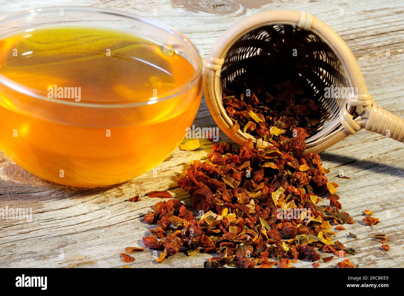 Cup gardenia fruit tea (Gardeniae Fructus), gradenia fruit tea Stock Photo