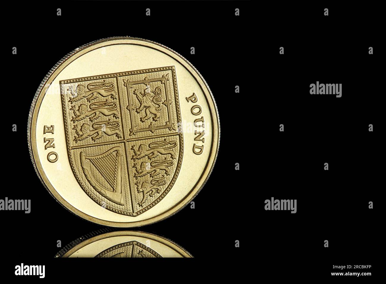 2015-pound-coin-shield-hi-res-stock-photography-and-images-alamy