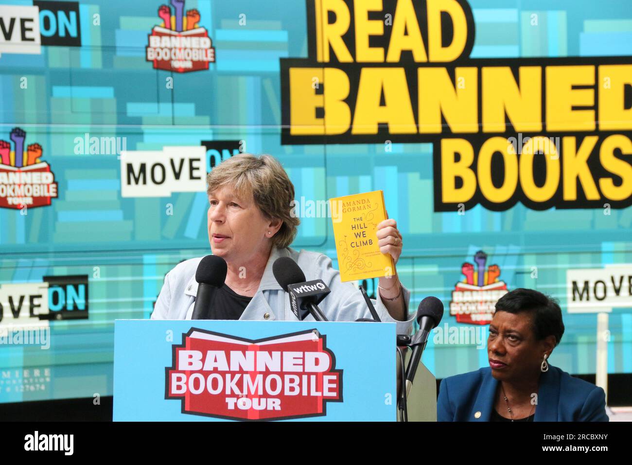 AFT President Randi Weingarten holds up Amanda GormanÕs banned book as