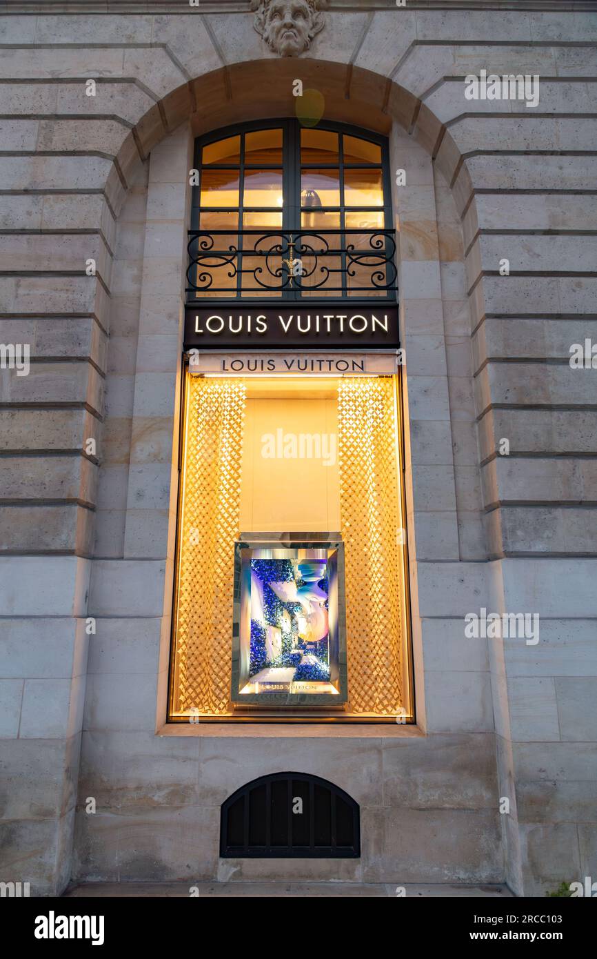 Paris, France, French Luxury Fashion, LVMH, Louis Vuitton store, Shop Front  Window Shopping, Christmas Decor, Avenue Champs Elysees Stock Photo - Alamy
