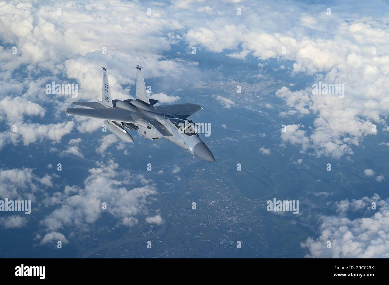 East China Sea, Japan. 12th July, 2023. A U.S. Air Force F-15C Eagle fighter aircraft assigned to the 67th Fighter Squadron approaches a USAF KC-135 Stratotanker to refuel during a joint Japanese-U.S. patrol over South Korean airspace, July 12, 2023, in South Korea. Credit: AC1 Tylir Meyer/U.S Air Force/Alamy Live News Stock Photo