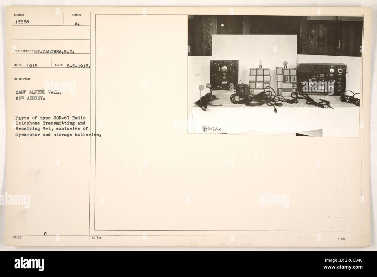 Soldiers at Camp Alfred Vail, New Jersey, are shown with parts of a SCR-67 Radio Telephone Transmitting and Receiving Set, excluding the dynamotor and storage batteries. This photograph was taken on August 5, 1918, by Lt. Zalibra.S. Co RECO. (Note: The caption is recorded based on the available information and may differ slightly in formatting.) Stock Photo