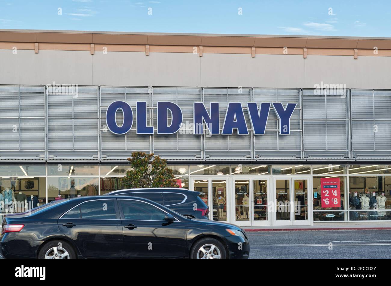 Houston, Texas USA 07-04-2023: Old Navy business storefront in Houston, TX. US retail chain selling clothing and accessories, founded in 1994. Stock Photo